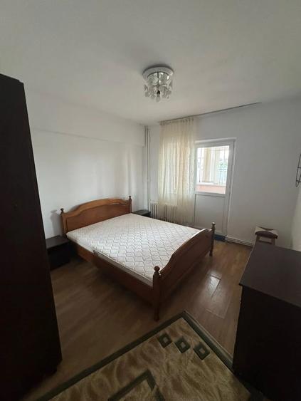 Apartament cu 3 camere decomandat în Gară