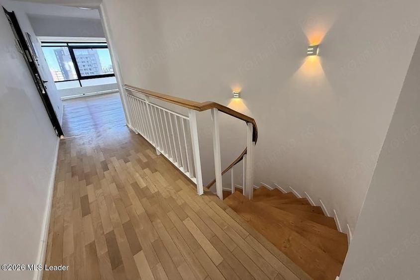 Apartament cu 6 camere decomandat în Polonă