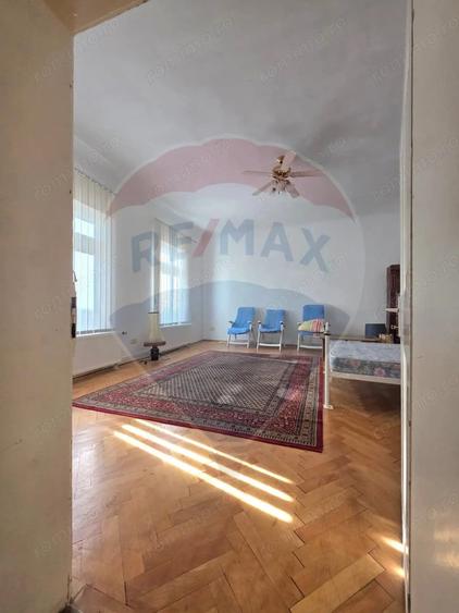 Casă cu 4 camere cu Teren 332 Mp în Ultracentral