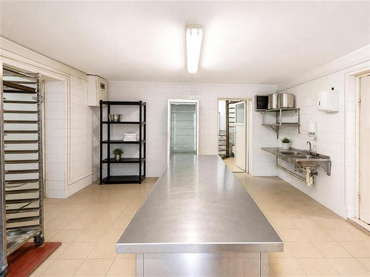 Spațiu comercial, de 483 mp, în Ilieni