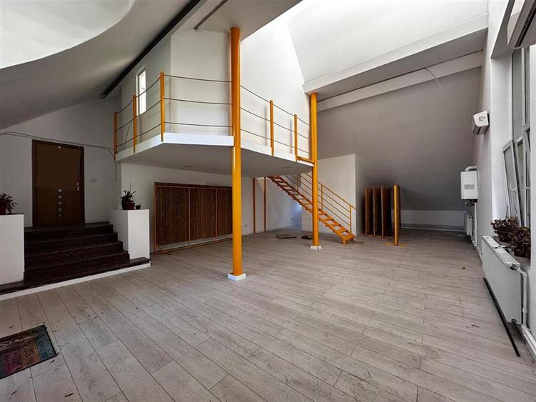 Birou, de 55 mp, în Central
