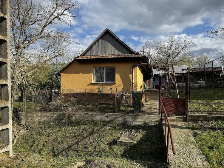 Casă cu Teren 1000 Mp în Suplacu de Barcău
