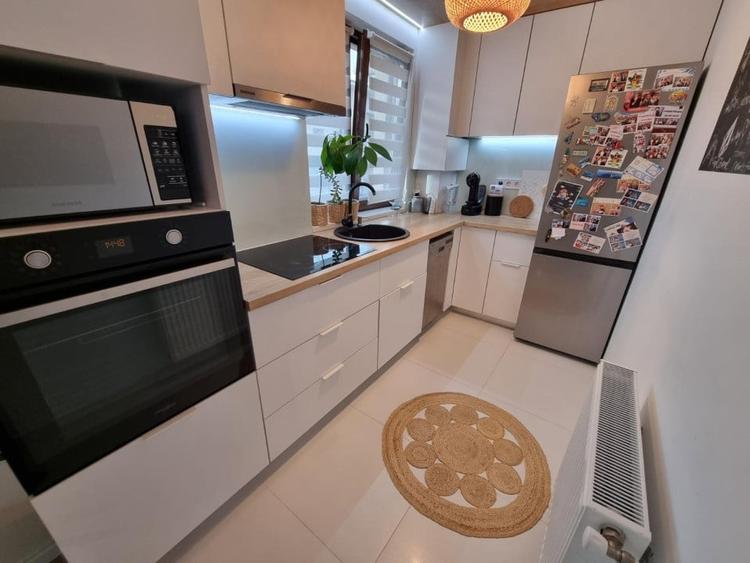 Apartament cu 2 camere semidecomandat, mobilat în Florești