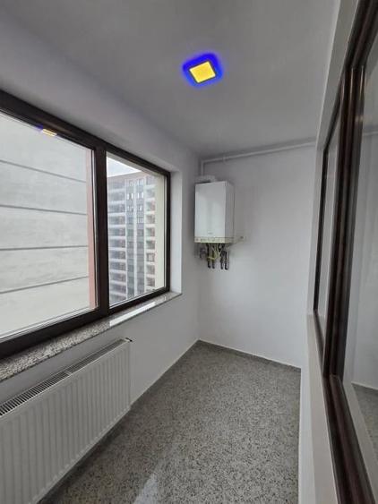 Apartament cu 3 camere decomandat în Tractorul