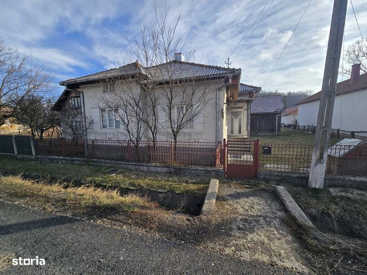 Casă cu 3 camere cu Teren 1200 Mp în Josenii Bârgăului