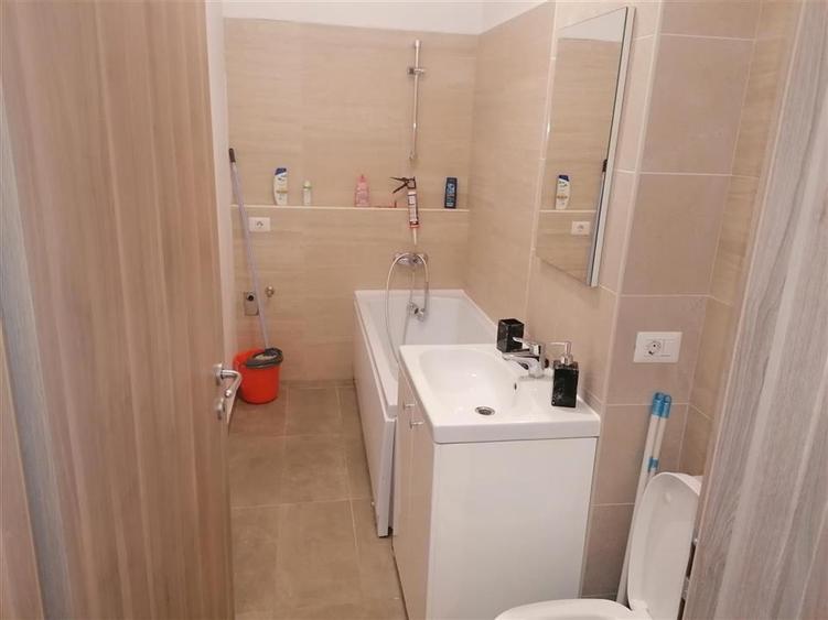 Apartament cu 2 camere decomandat în Girocului