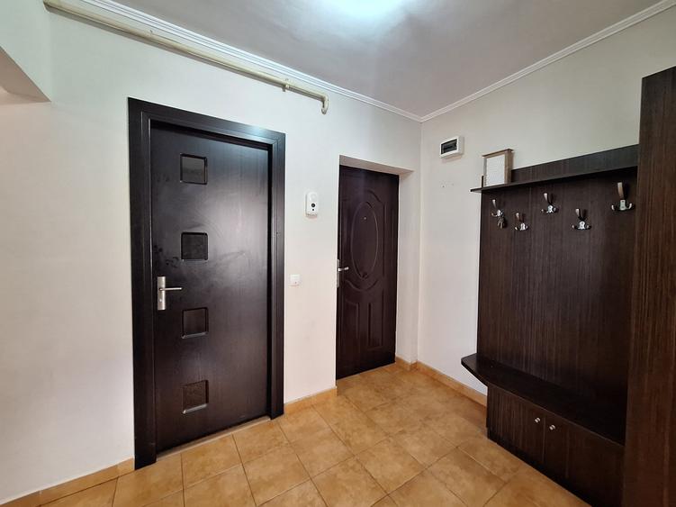 Apartament cu 3 camere decomandat, mobilat în Florești