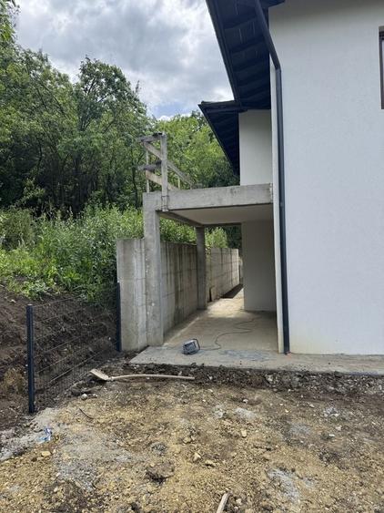 Casă individuală cu 4 camere cu Canalizare în Dezmir