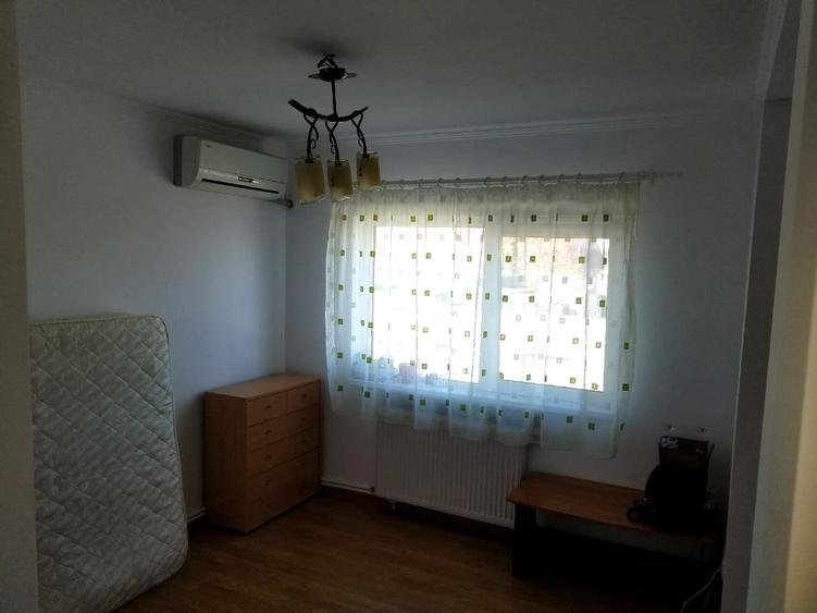 Garsonieră decomandată în Km 4-5