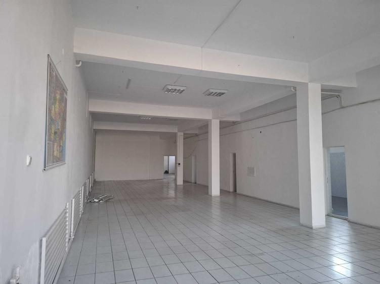 Spațiu comercial, de 800 mp, în Bârzești