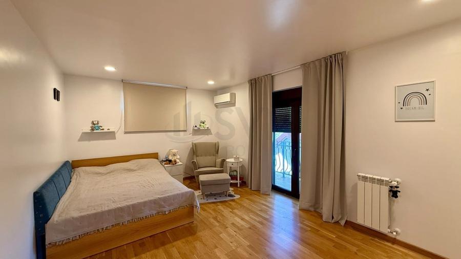 Casă individuală cu 10 camere cu Piscina în Nord