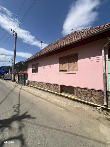 Casă cu 4 camere în Cristian