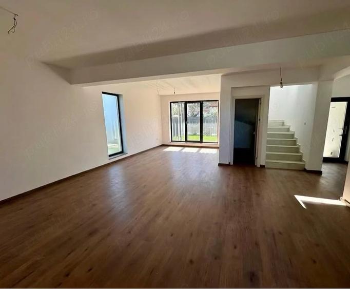 Casă cu 5 camere cu Teren 240 Mp în Bascov