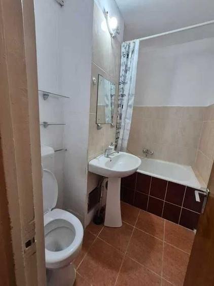 Apartament cu 2 camere semidecomandat în Griviței