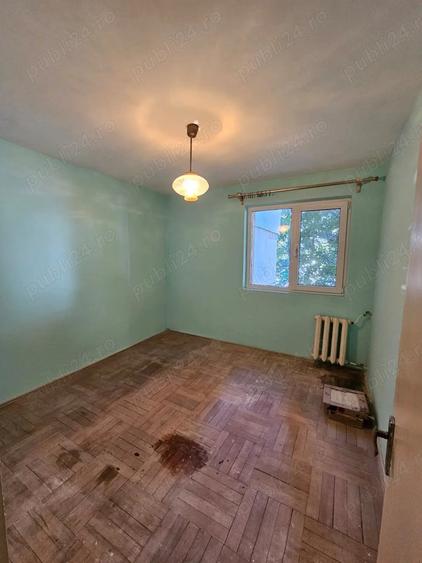 Apartament cu 4 camere semidecomandat în Sud