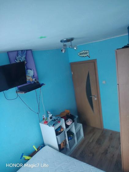 Apartament cu 3 camere semidecomandat în Șagului