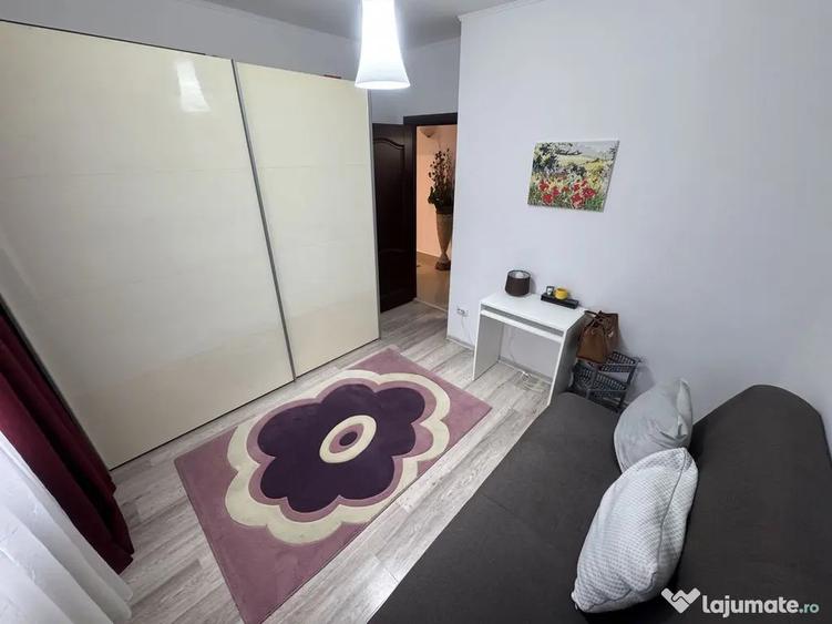 Apartament cu 3 camere decomandat, mobilat în Central