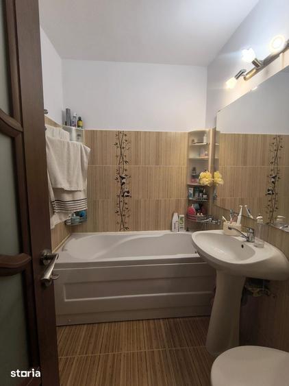 Apartament cu 4 camere semidecomandat în Tomis Nord