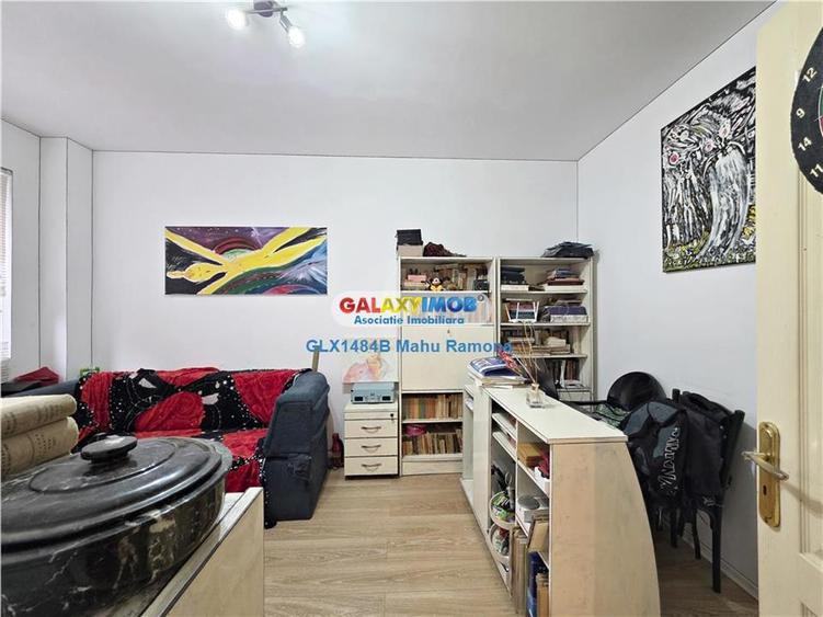 Casă cu 6 camere cu Teren 276 Mp în Est