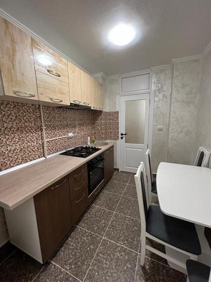 Apartament cu 2 camere decomandat în Școlilor