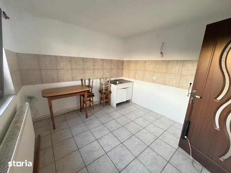 Casă cu 8 camere cu Teren 300 Mp în Ciurea