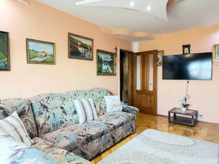 Apartament cu 3 camere decomandat în Nufărul