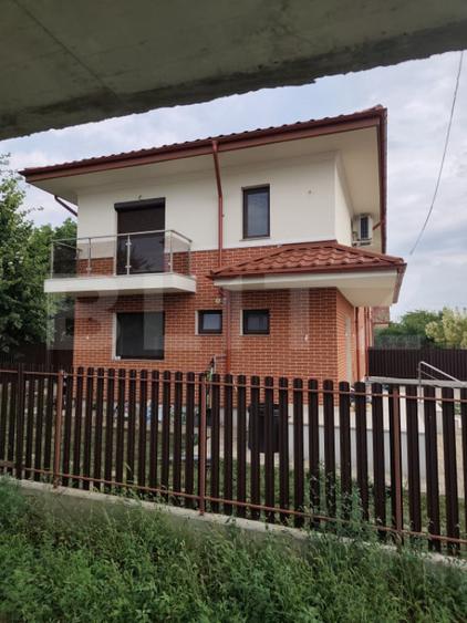 Casă cu 4 camere cu Teren 350 Mp în Central