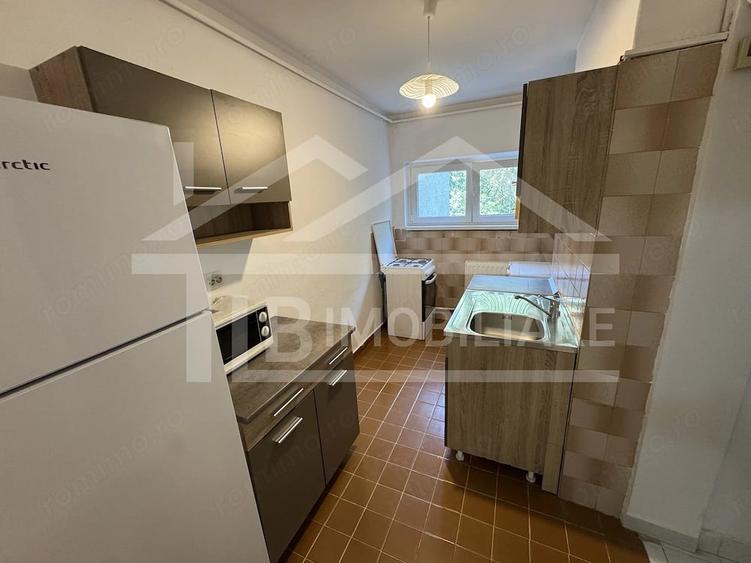 Apartament cu 3 camere decomandat în Cornișa