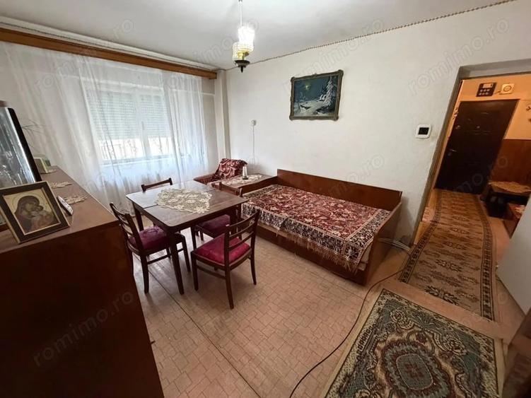 Apartament cu 4 camere decomandat în Central