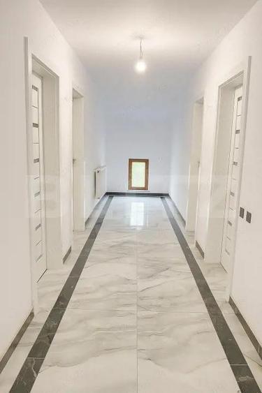 Casă cu 3 camere cu Teren 300 Mp în Câmpenești