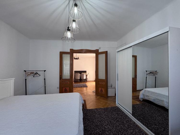Apartament la casa, cu 3 camere, semidecomandat, zona centrala, str. Sitei - 10
