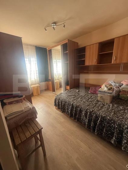 Apartament cu 3 camere decomandat în Micro 6