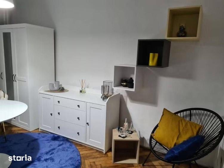 Garsonieră în Est