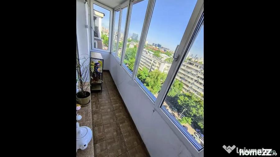 Apartament cu 4 camere decomandat în Ștefan cel Mare