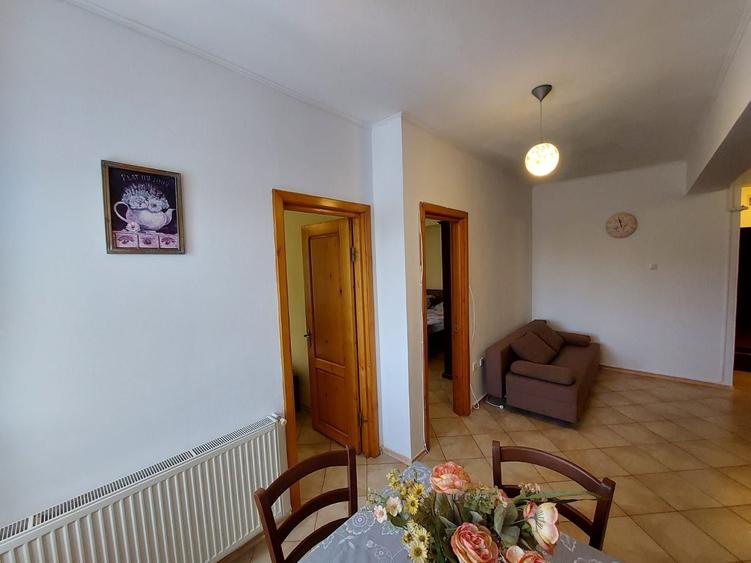 Apartament cu 3 camere în Prundu