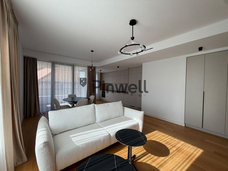 Apartament cu 3 camere semidecomandat în Central