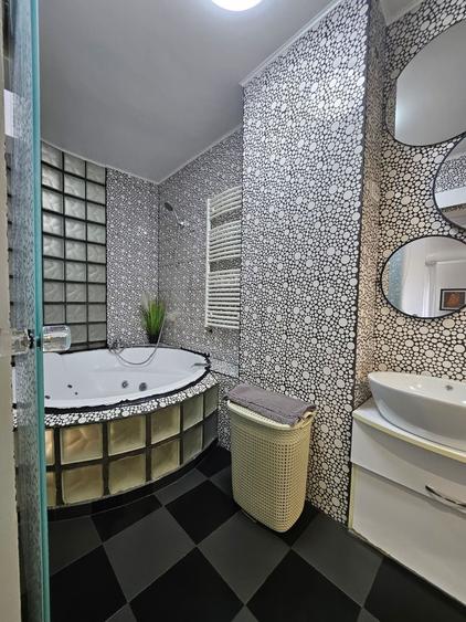 Apartament cu 3 camere decomandat în Ultracentral