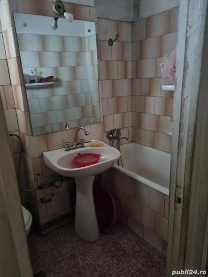 Apartament cu 4 camere semidecomandat în Trivale
