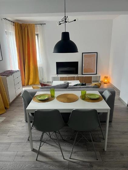 Apartament cu 2 camere decomandat în Tractorul