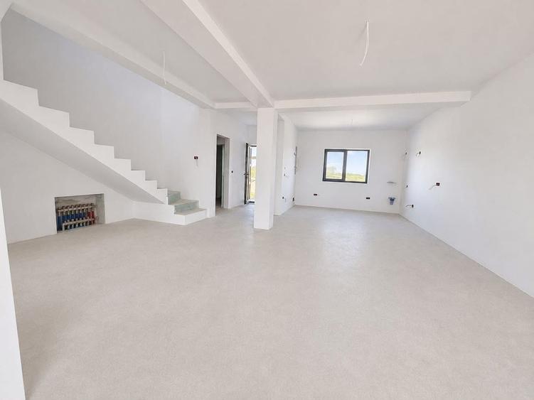 Duplex cu 3 camere cu Canalizare în Moșnița Nouă