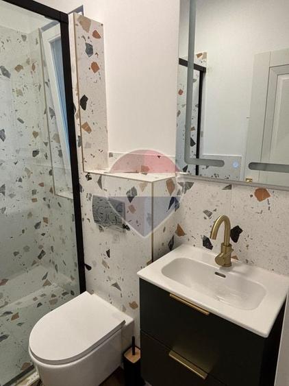 Duplex cu 5 camere cu Teren 250 Mp în Florești