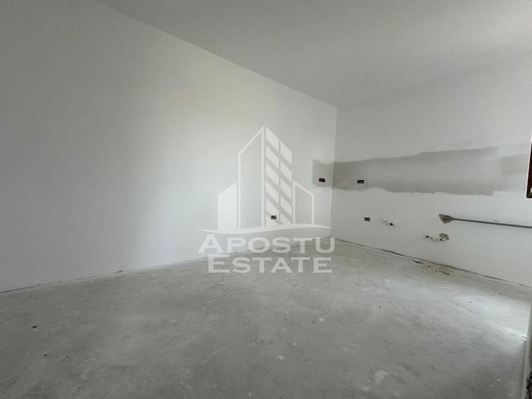 Casă cu 4 camere cu Teren 300 Mp în Central