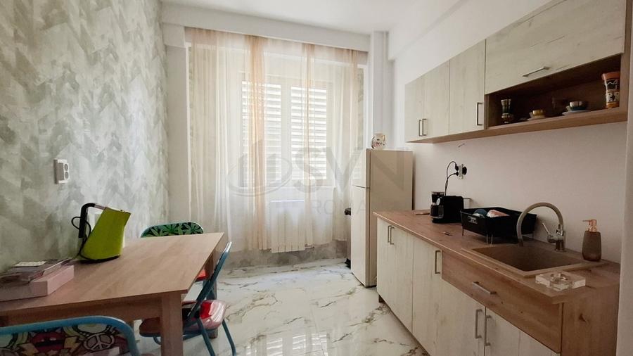 Apartament cu 4 camere decomandat, mobilat în Primăverii