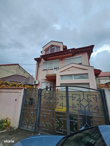 Casă cu 3 camere în Central