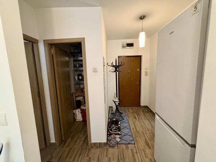 Apartament cu 3 camere semidecomandat în Drumul Taberei