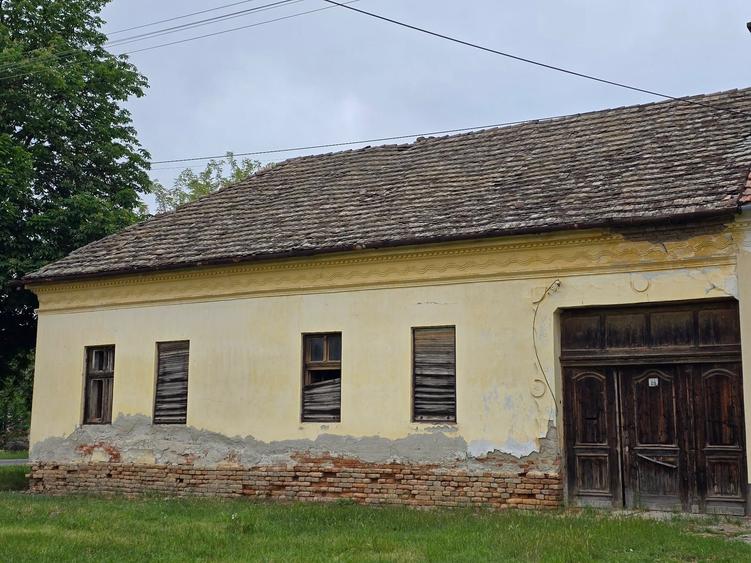 Casă cu 4 camere în Exterior Vest
