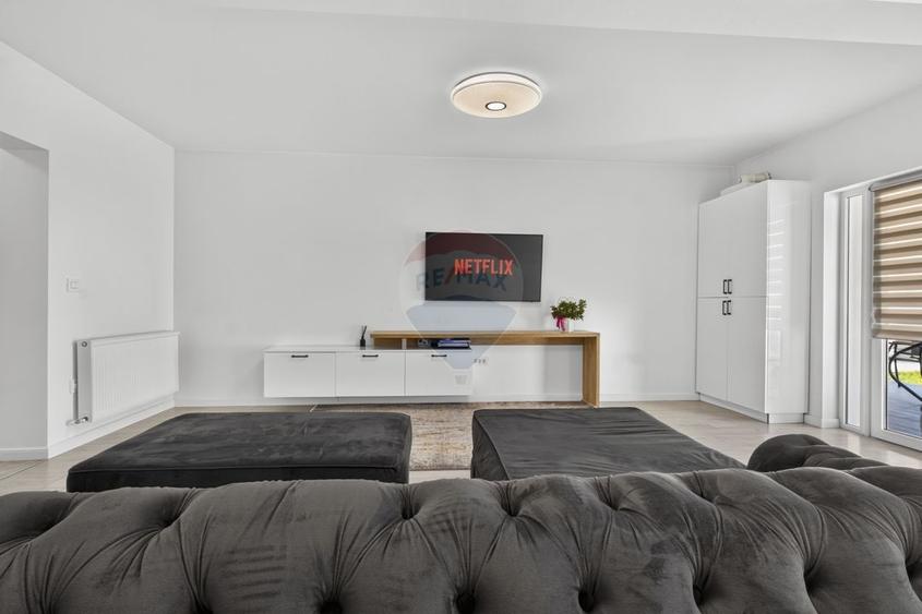 Duplex cu 8 camere cu Teren 491 Mp în Vladimirescu