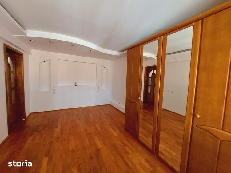 Apartament cu 4 camere în Central