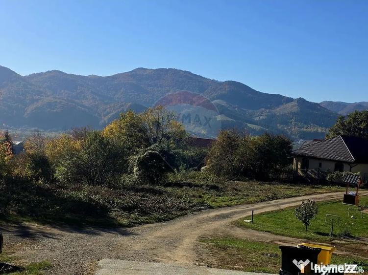 Casă cu 5 camere cu Teren 2700 Mp în Alexandru cel Bun