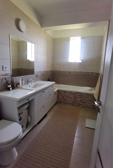 Apartament cu 3 camere decomandat în Sfântu Ilie